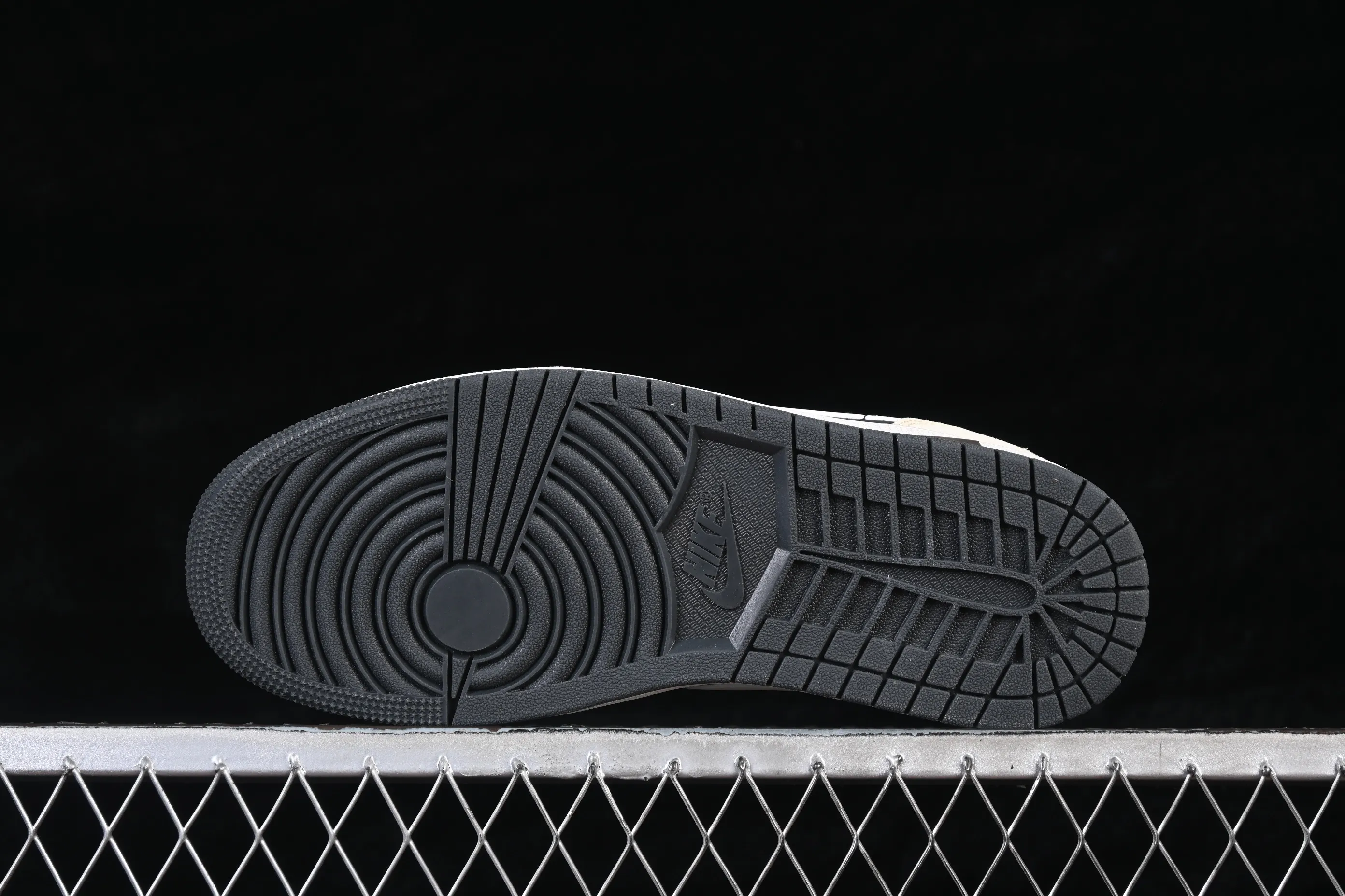 All categories Air Jordan Jordan series basketball shoes Air Jordan 1 Low Air Jordan 1 Low AJ1 Joe 1 black and white pink low-top retro cultural basketball shoes IB7109-004